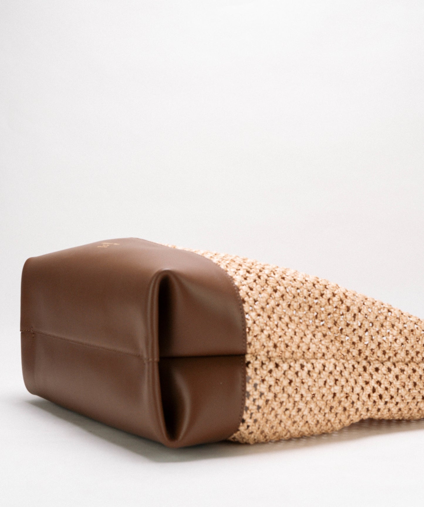 【新商品】Shirin ラージ ナチュラル ブラウン ストロー クロシェバッグ