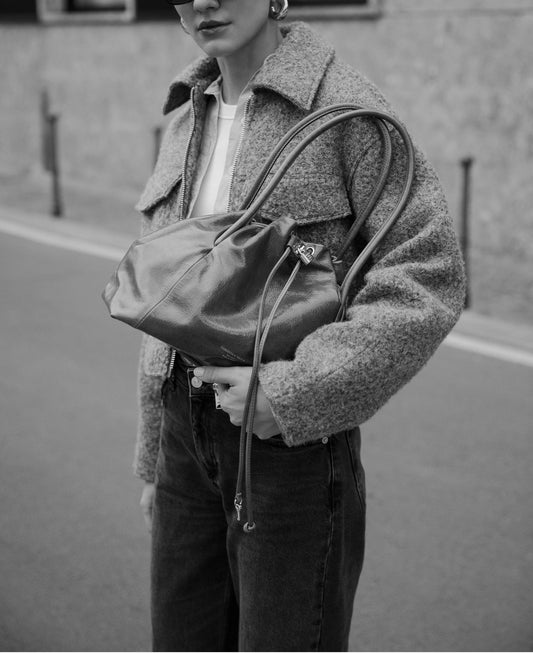 Jaiden Medium Black – Borsa versatile in pelle Athene dal carattere deciso