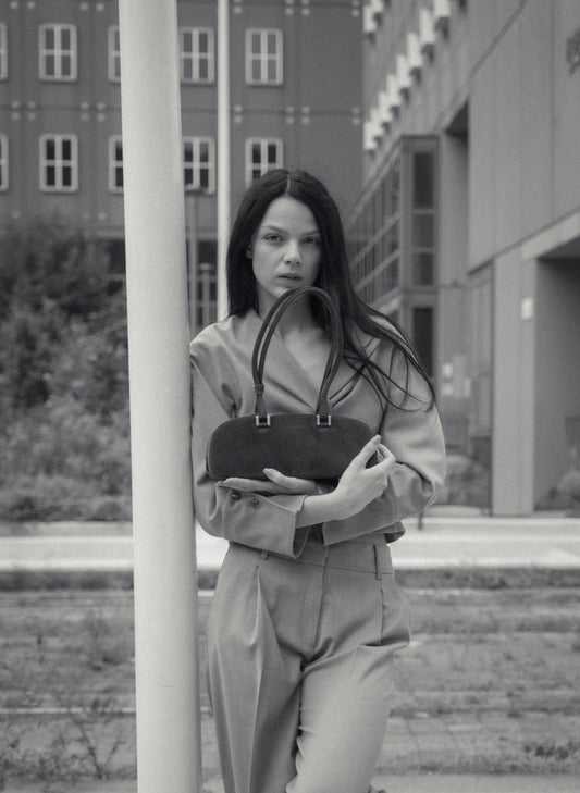 Anais Medium Coffee Suede – Elegant Everyday Shoulder Bag