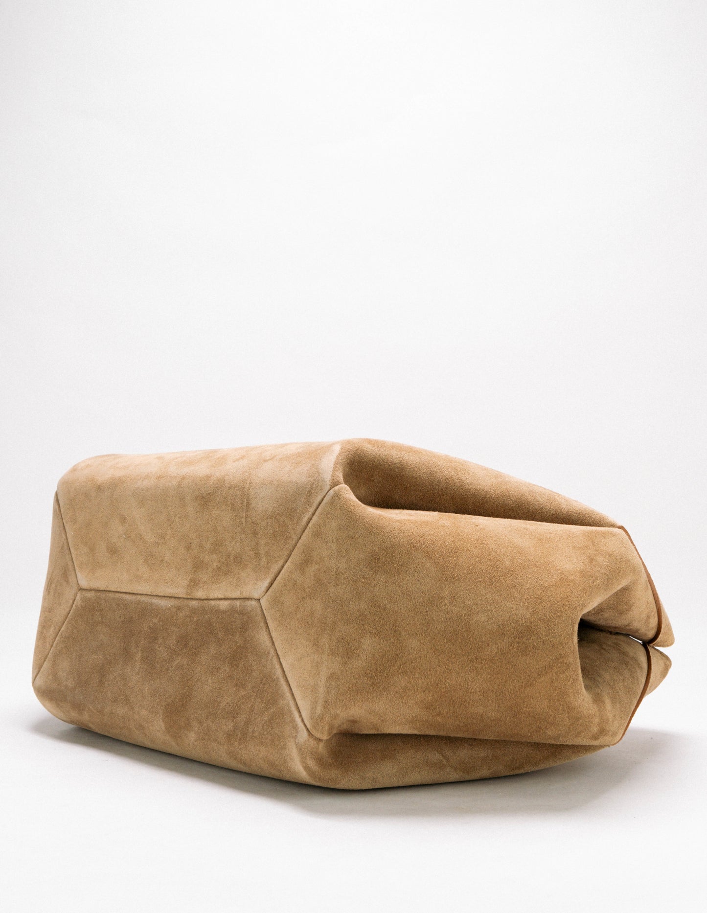 [Nuova] Athena Large Beige – Borsa in suede dal design geometrico e contemporaneo