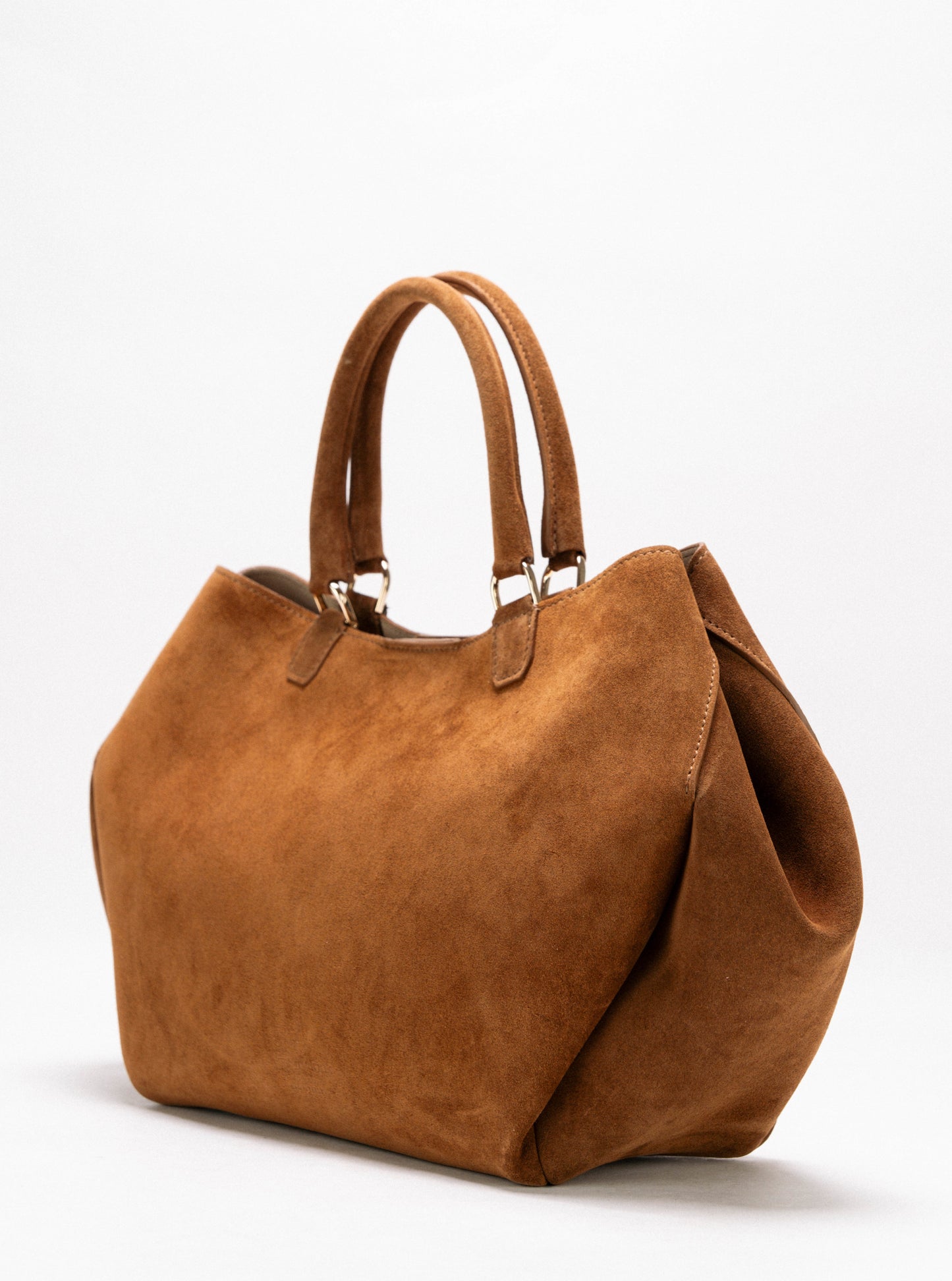 【新作】アテナ ミディアム コニャック – 洗練されたエレガンスを纏う幾何学模様のスエードバッグ