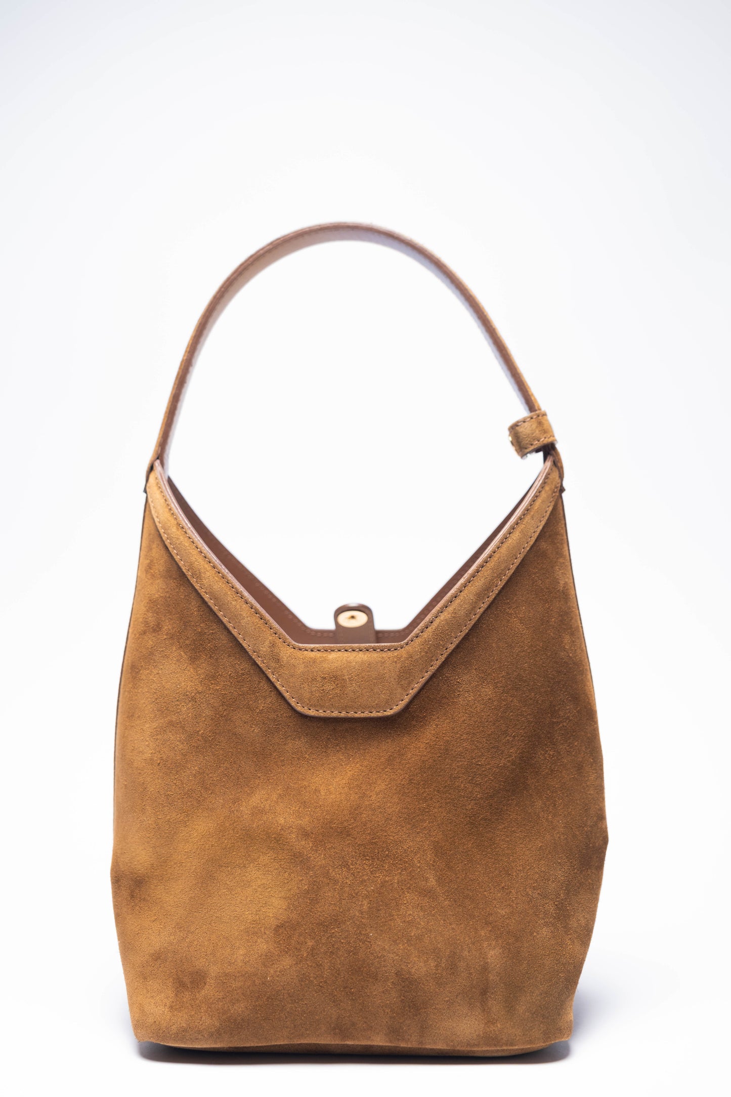 [Novità] Silvya Medium Tobacco Suede – Borsa in pelle dallo stile urbano e dalle linee moderne