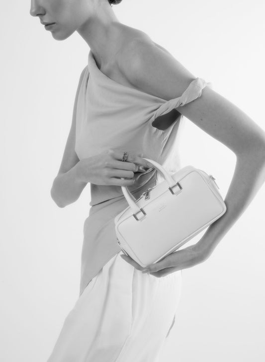 Jenny Small Black – Timeless essential in refined leather