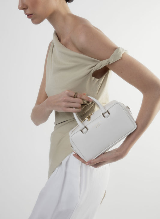 Jenny Small White – An essential leather bag with timeless design
