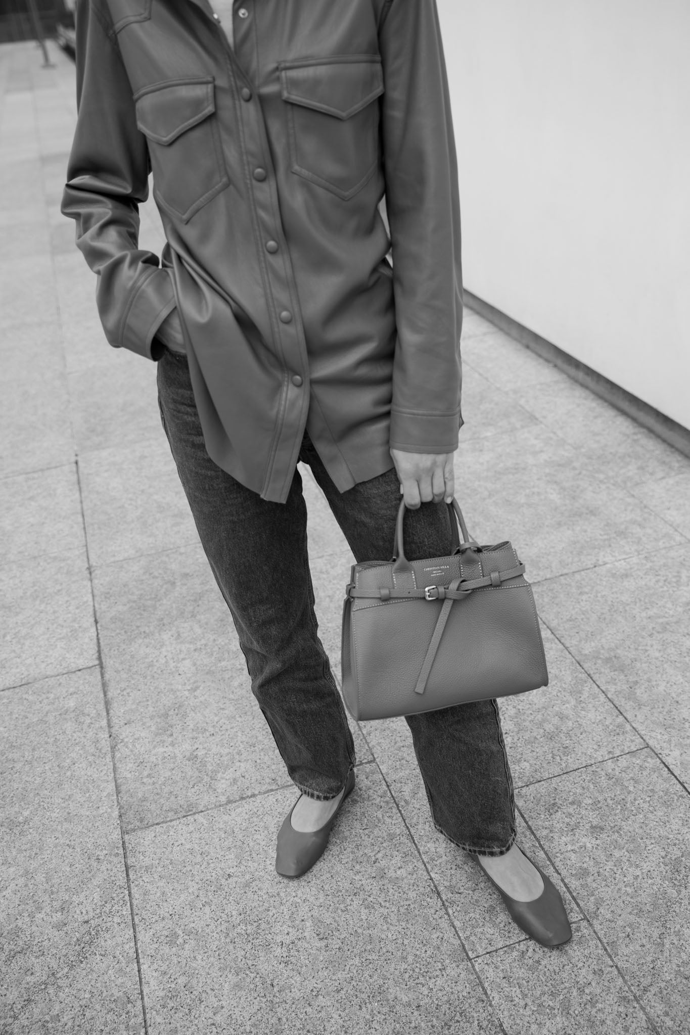 Gwen Medium Caramel – Iconic femininity in hammered leather