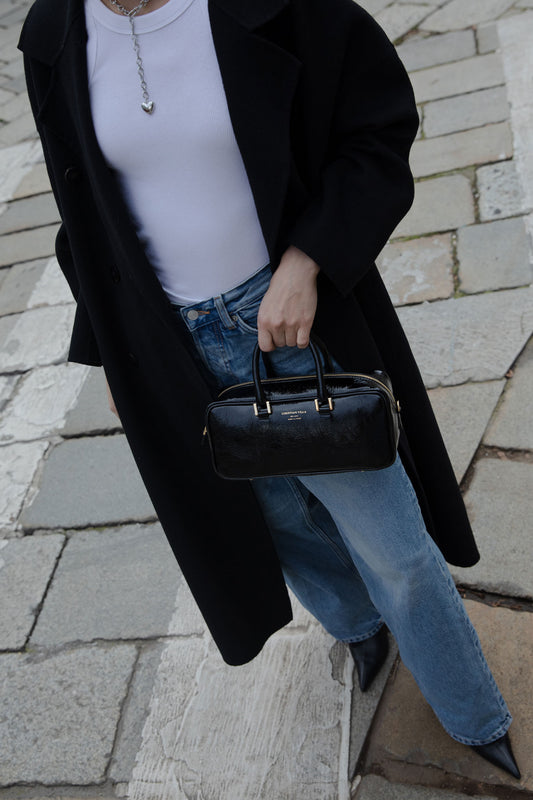Jenny Medium Black – Essential elegance in patent leather