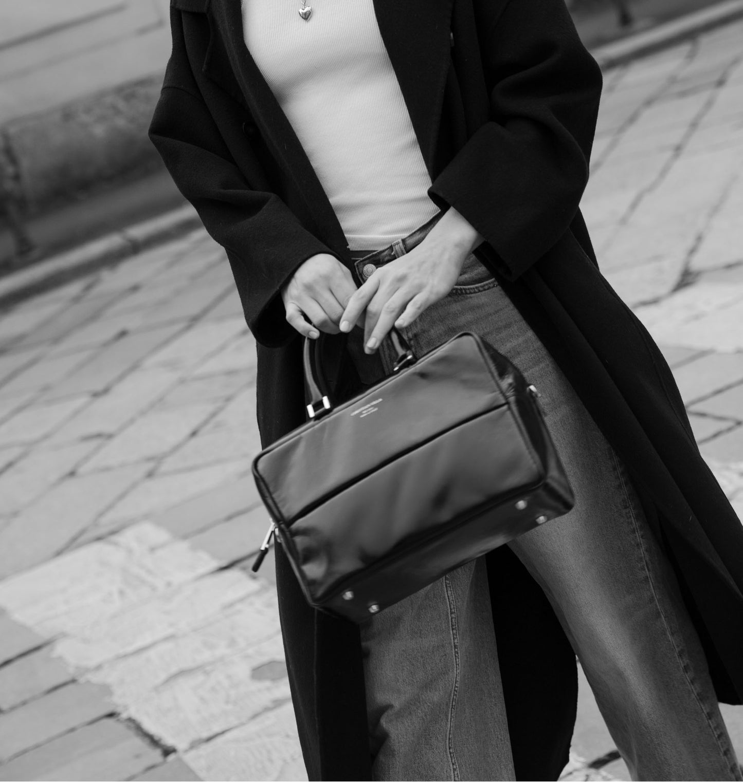 Jayla Large Graphite – Geometric design with modern elegance