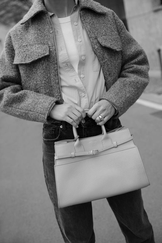 Gwen Large Fango – Iconic spaciousness with timeless femininity