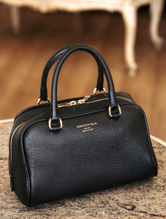 Iris Medium Black – An iconic Boston bag with Milanese elegance