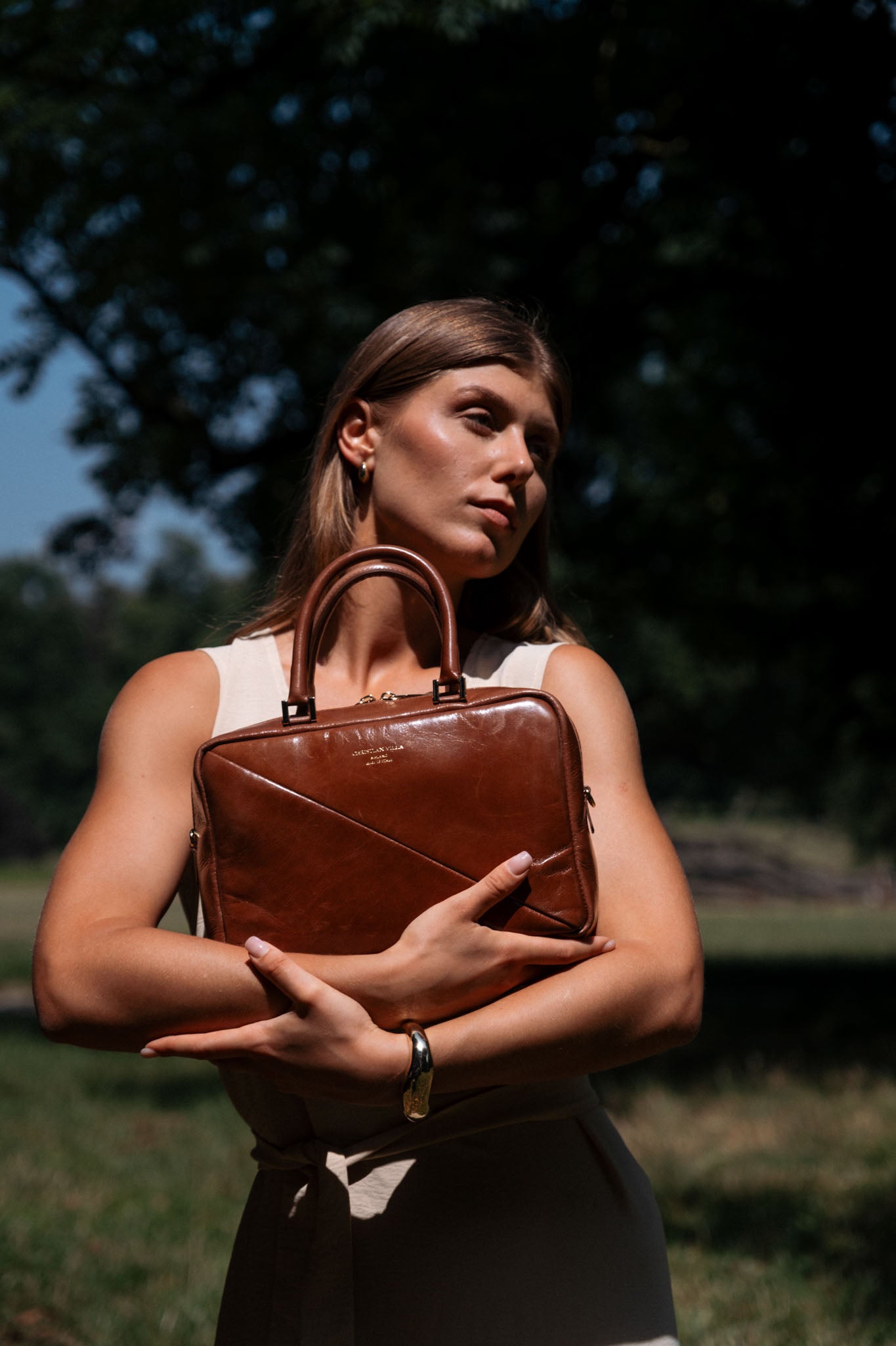 Jayla Medium Red Bole – A structured leather bag with geometric details