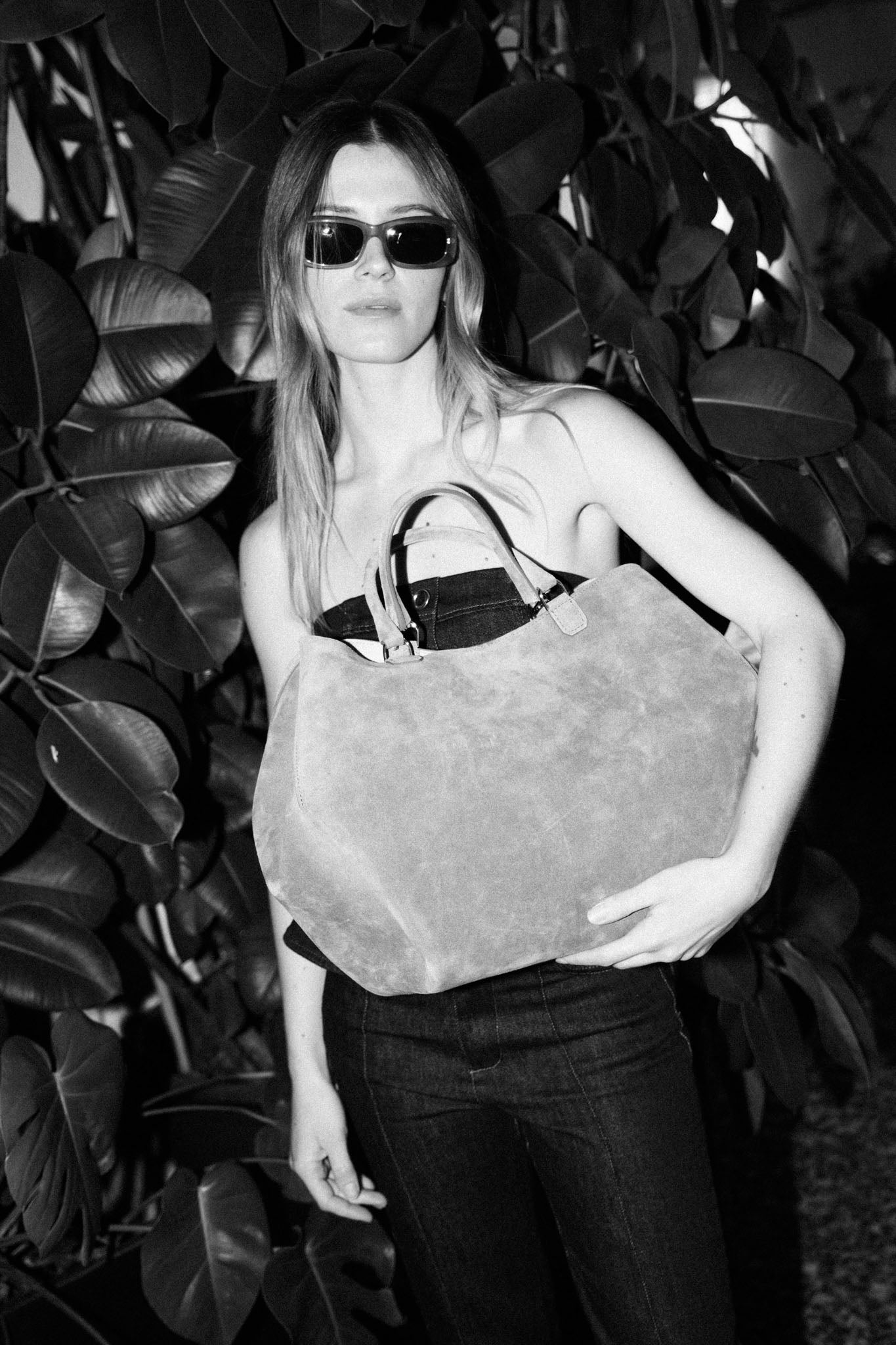 【新商品】アテナ ラージ チョコレート – 幾何学模様のスエードバッグ