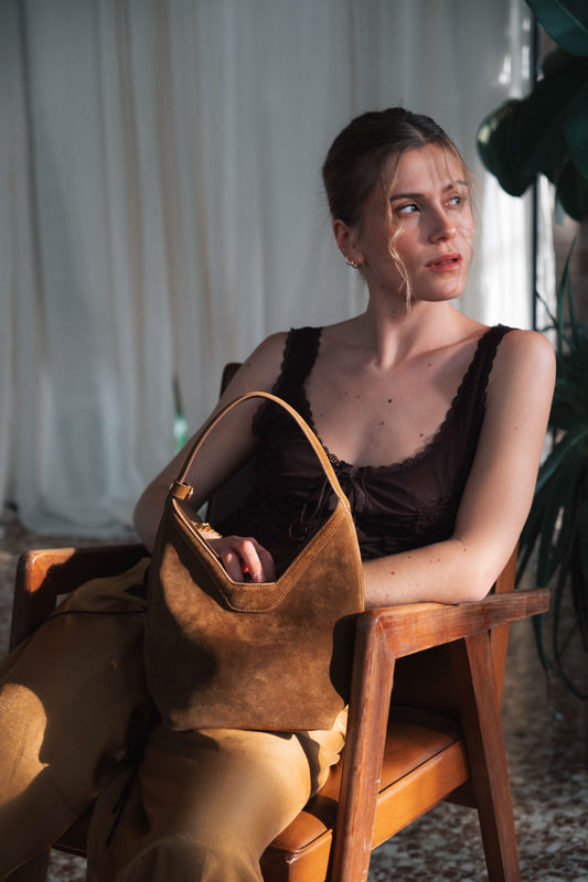 [New] Silvya Medium Tobacco Suede – Urban style leather bag with modern lines